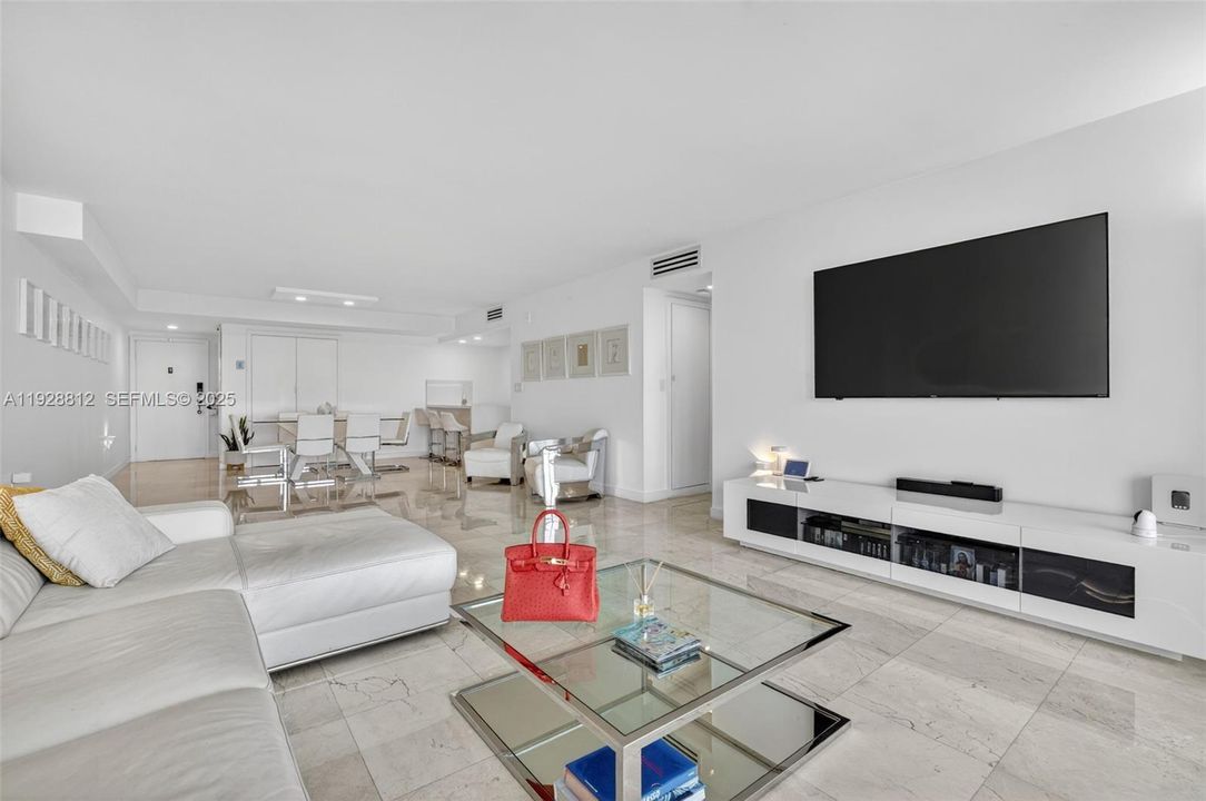 For Sale: $799,000 (2 beds, 2 baths, 1258 Square Feet)