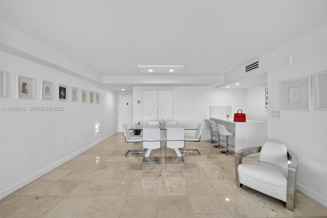 For Sale: $799,000 (2 beds, 2 baths, 1258 Square Feet)