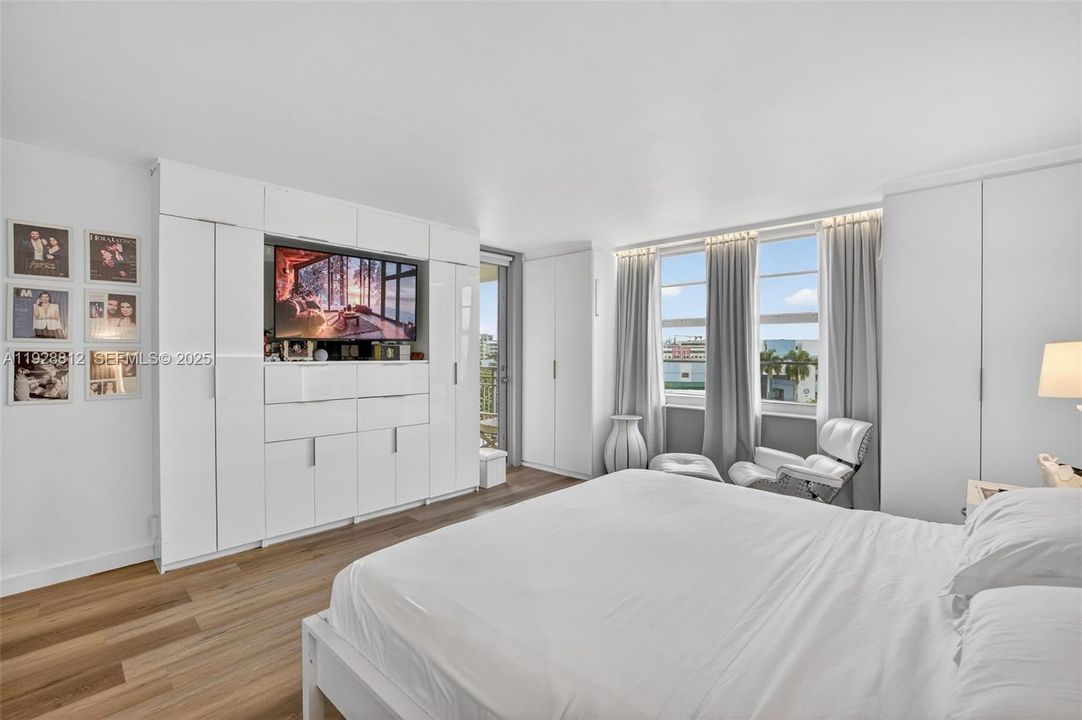 For Sale: $799,000 (2 beds, 2 baths, 1258 Square Feet)