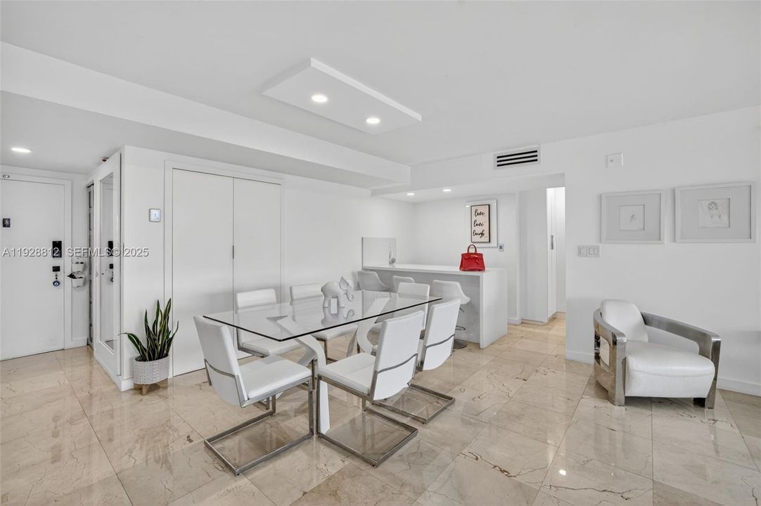 For Sale: $799,000 (2 beds, 2 baths, 1258 Square Feet)