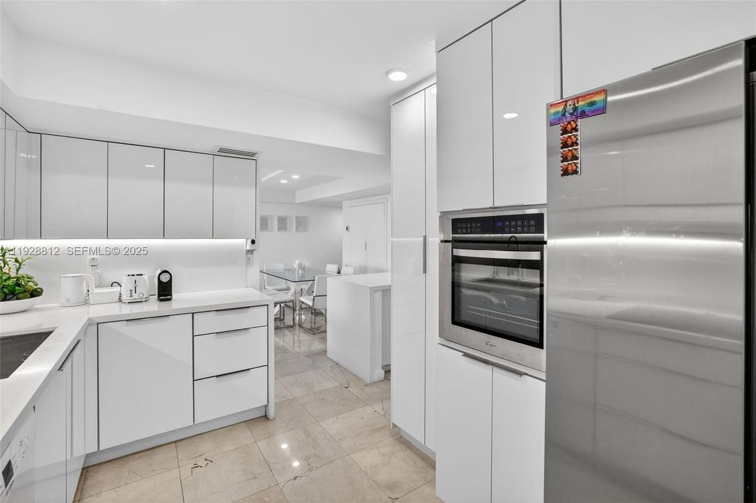 For Sale: $799,000 (2 beds, 2 baths, 1258 Square Feet)