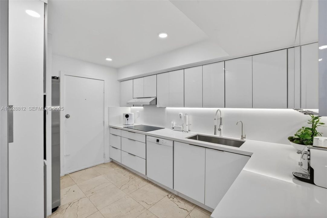 For Sale: $799,000 (2 beds, 2 baths, 1258 Square Feet)