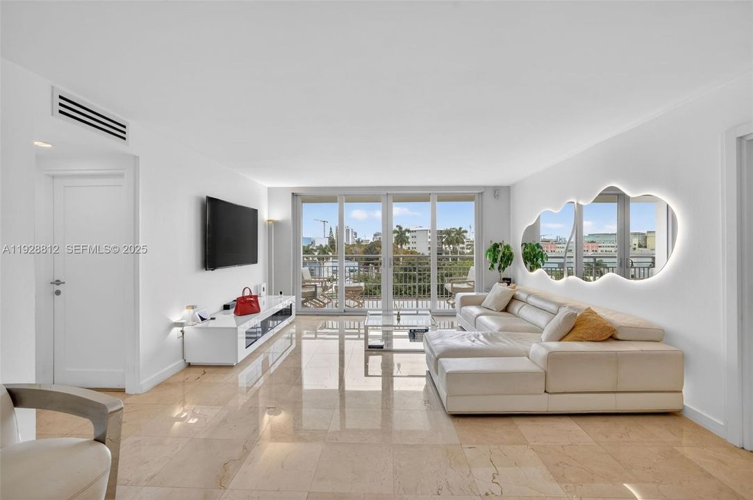 For Sale: $799,000 (2 beds, 2 baths, 1258 Square Feet)