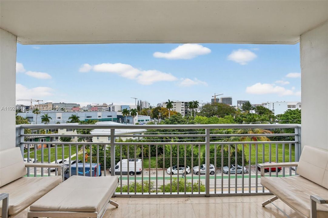 For Sale: $799,000 (2 beds, 2 baths, 1258 Square Feet)