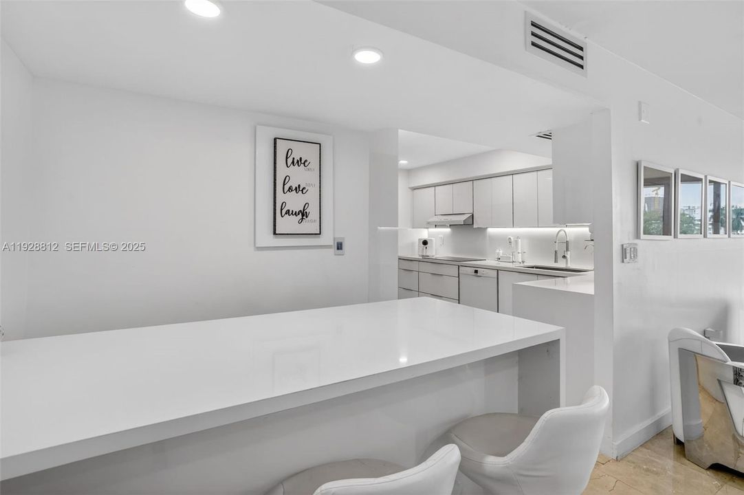 For Sale: $799,000 (2 beds, 2 baths, 1258 Square Feet)