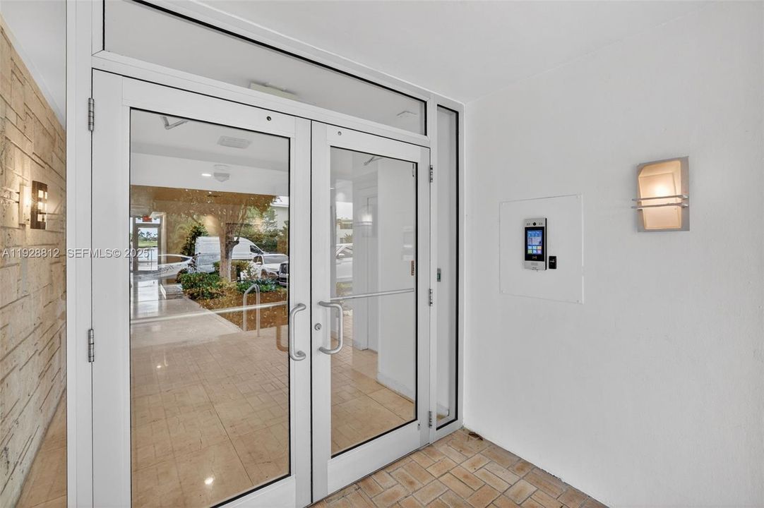 For Sale: $799,000 (2 beds, 2 baths, 1258 Square Feet)