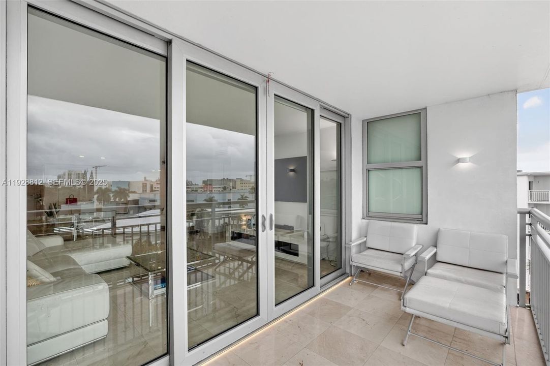 For Sale: $799,000 (2 beds, 2 baths, 1258 Square Feet)