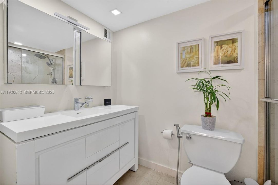 For Sale: $799,000 (2 beds, 2 baths, 1258 Square Feet)