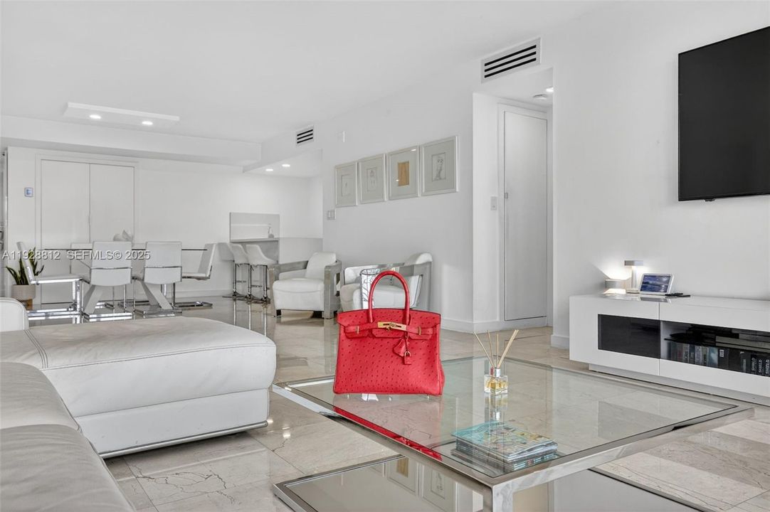 For Sale: $799,000 (2 beds, 2 baths, 1258 Square Feet)