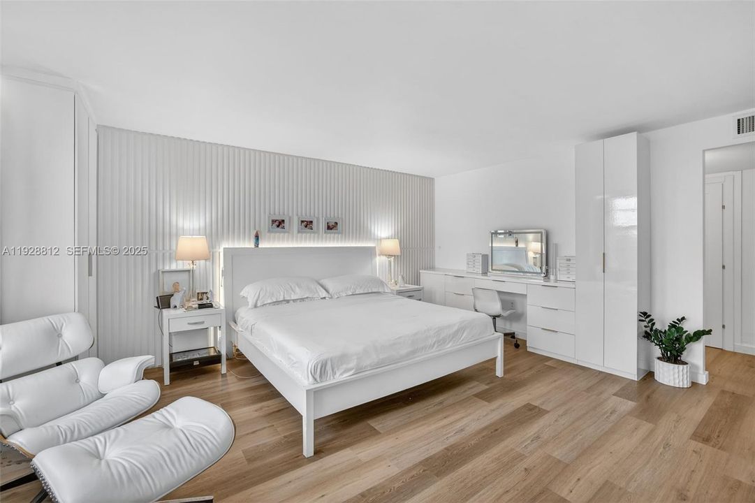 For Sale: $799,000 (2 beds, 2 baths, 1258 Square Feet)