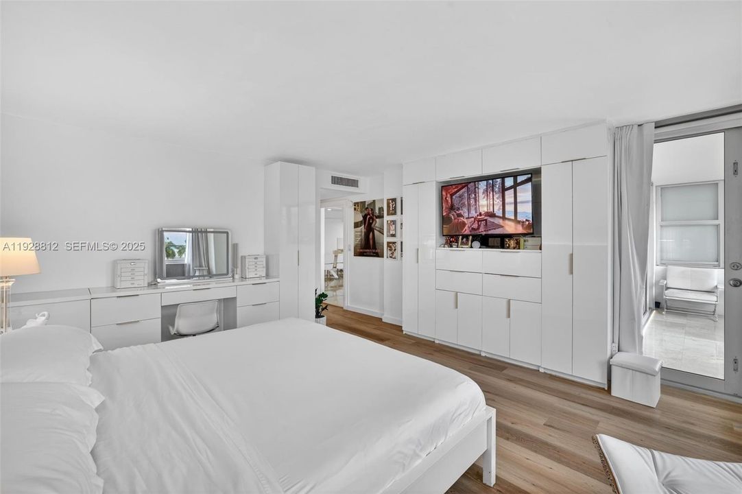 For Sale: $799,000 (2 beds, 2 baths, 1258 Square Feet)