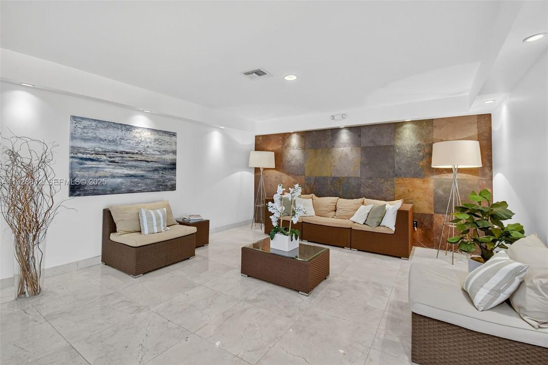 For Sale: $799,000 (2 beds, 2 baths, 1258 Square Feet)