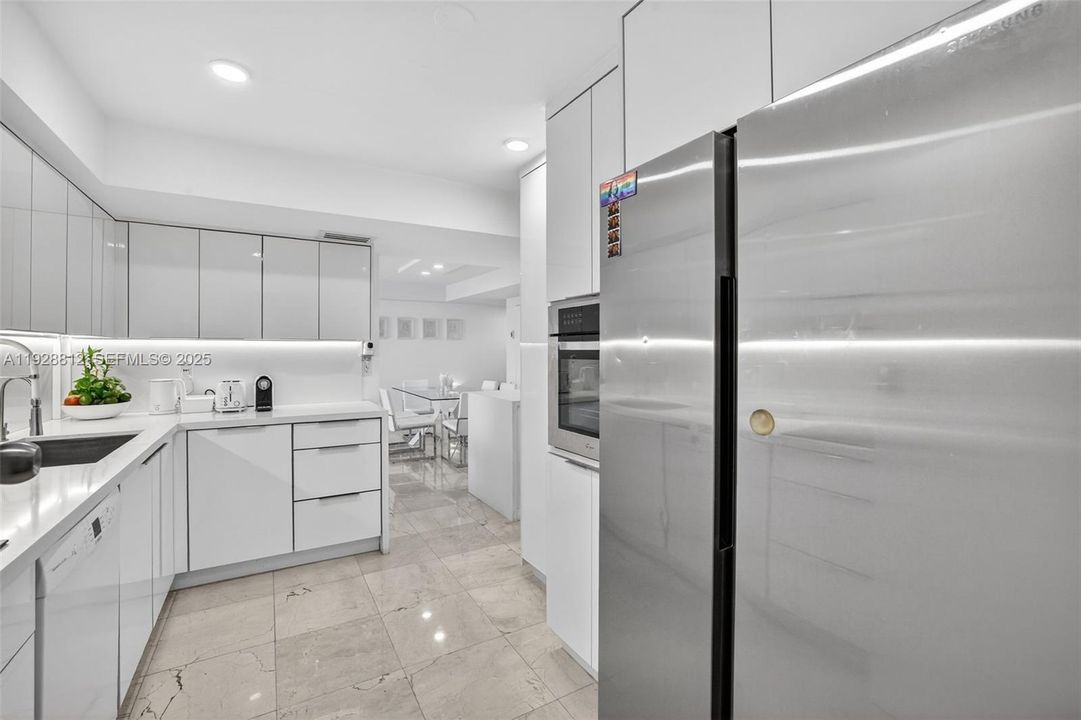 For Sale: $799,000 (2 beds, 2 baths, 1258 Square Feet)