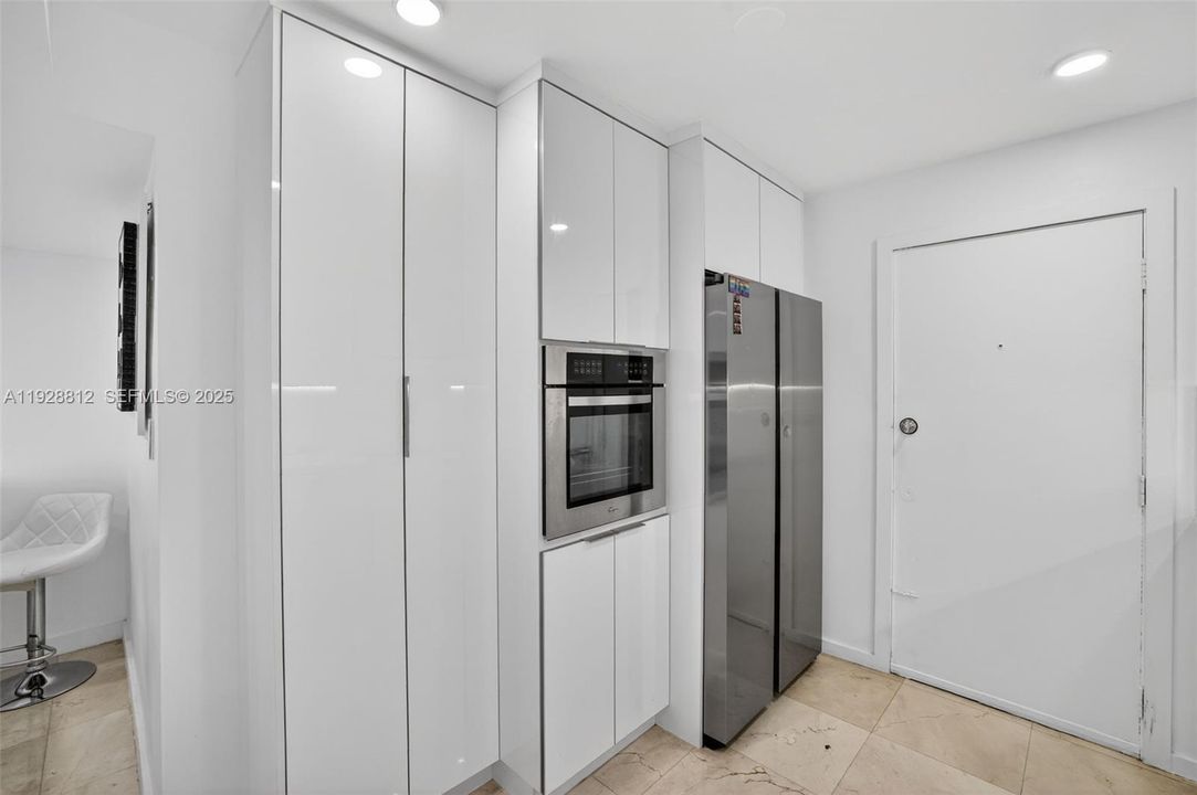 For Sale: $799,000 (2 beds, 2 baths, 1258 Square Feet)