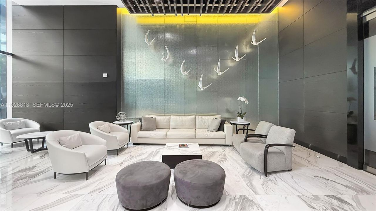 For Sale: $569,000 (1 beds, 2 baths, 1018 Square Feet)