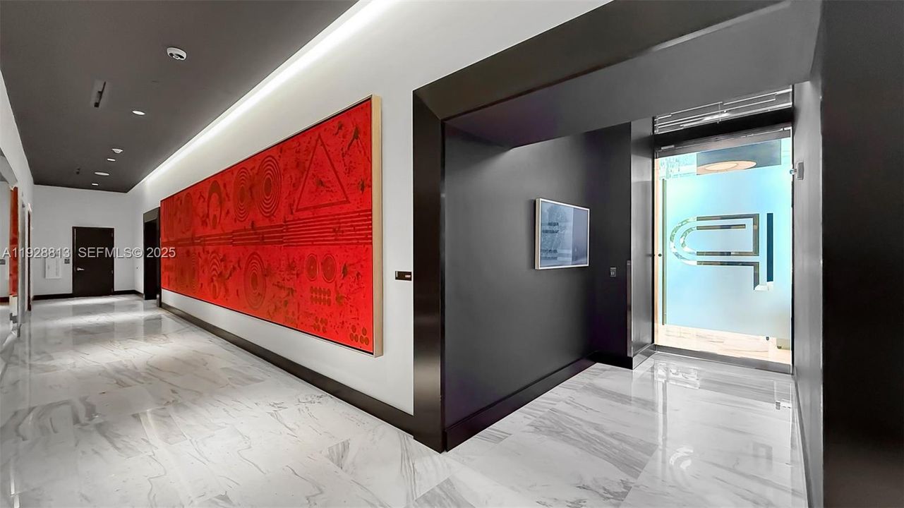 For Sale: $569,000 (1 beds, 2 baths, 1018 Square Feet)