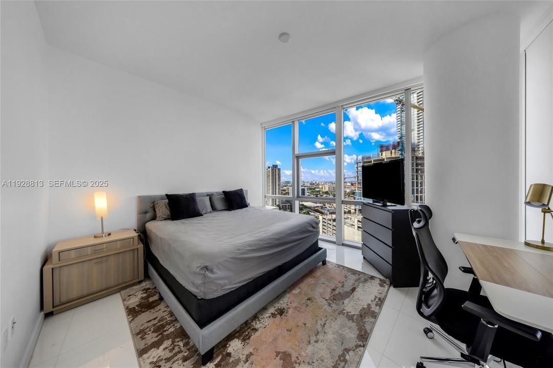 For Sale: $569,000 (1 beds, 2 baths, 1018 Square Feet)