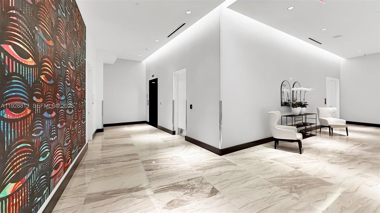 For Sale: $569,000 (1 beds, 2 baths, 1018 Square Feet)