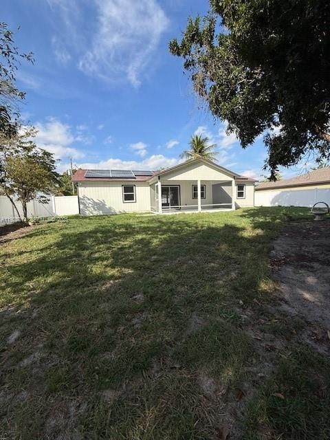 For Sale: $369,900 (3 beds, 2 baths, 1068 Square Feet)