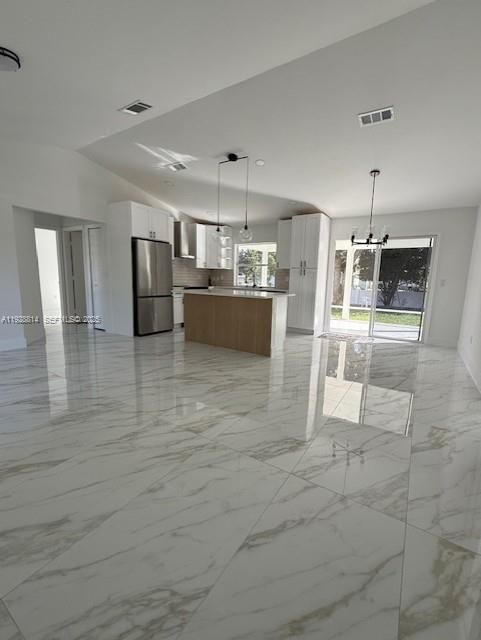 For Sale: $369,900 (3 beds, 2 baths, 1068 Square Feet)