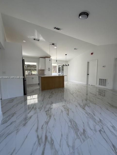 For Sale: $369,900 (3 beds, 2 baths, 1068 Square Feet)