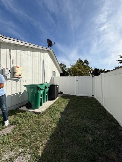 For Sale: $369,900 (3 beds, 2 baths, 1068 Square Feet)