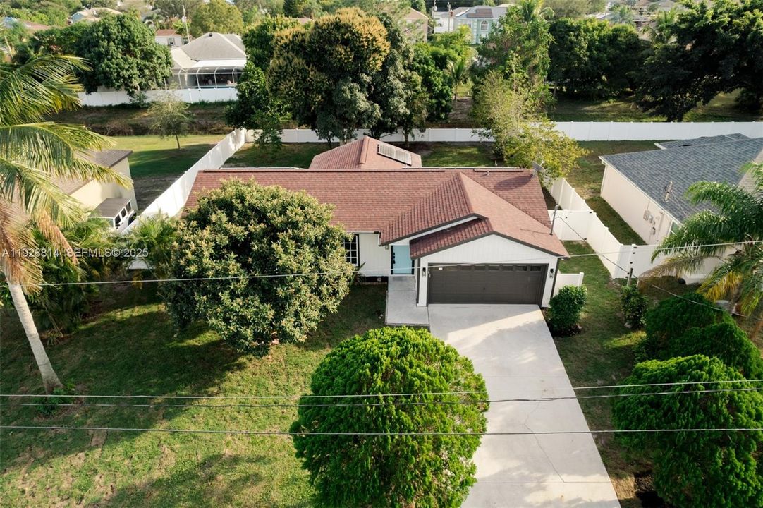 For Sale: $369,900 (3 beds, 2 baths, 1068 Square Feet)