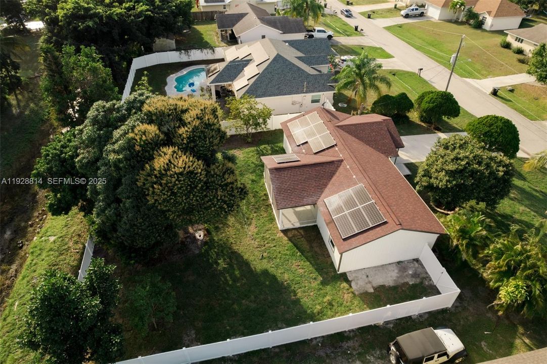 For Sale: $369,900 (3 beds, 2 baths, 1068 Square Feet)