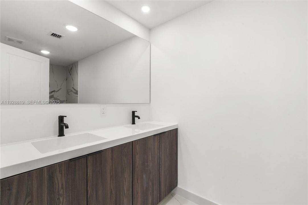 В аренду: $2,600 (3 спален, 2 ванн, 1300 Квадратных фут)