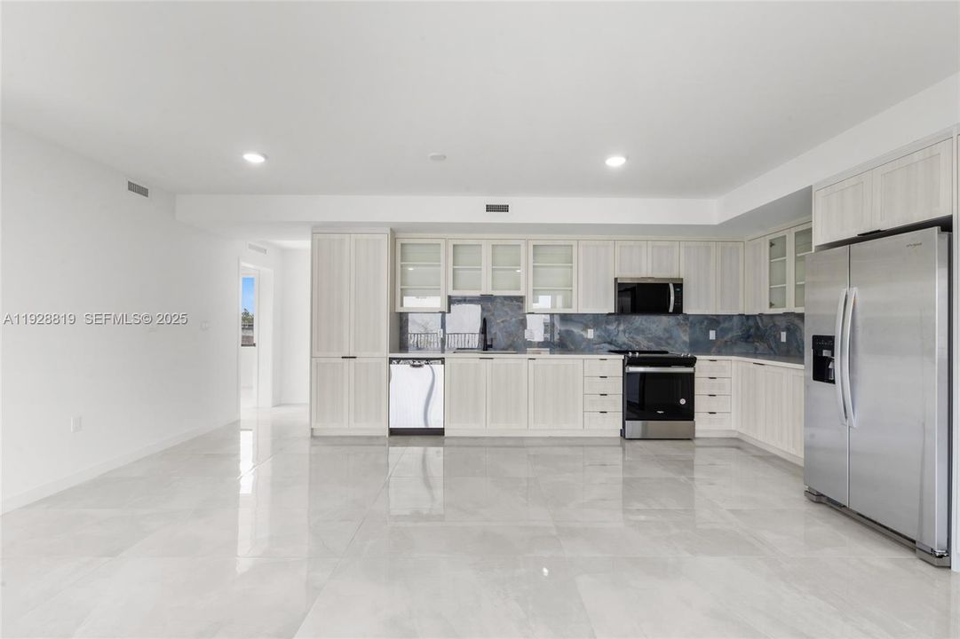 В аренду: $2,600 (3 спален, 2 ванн, 1300 Квадратных фут)