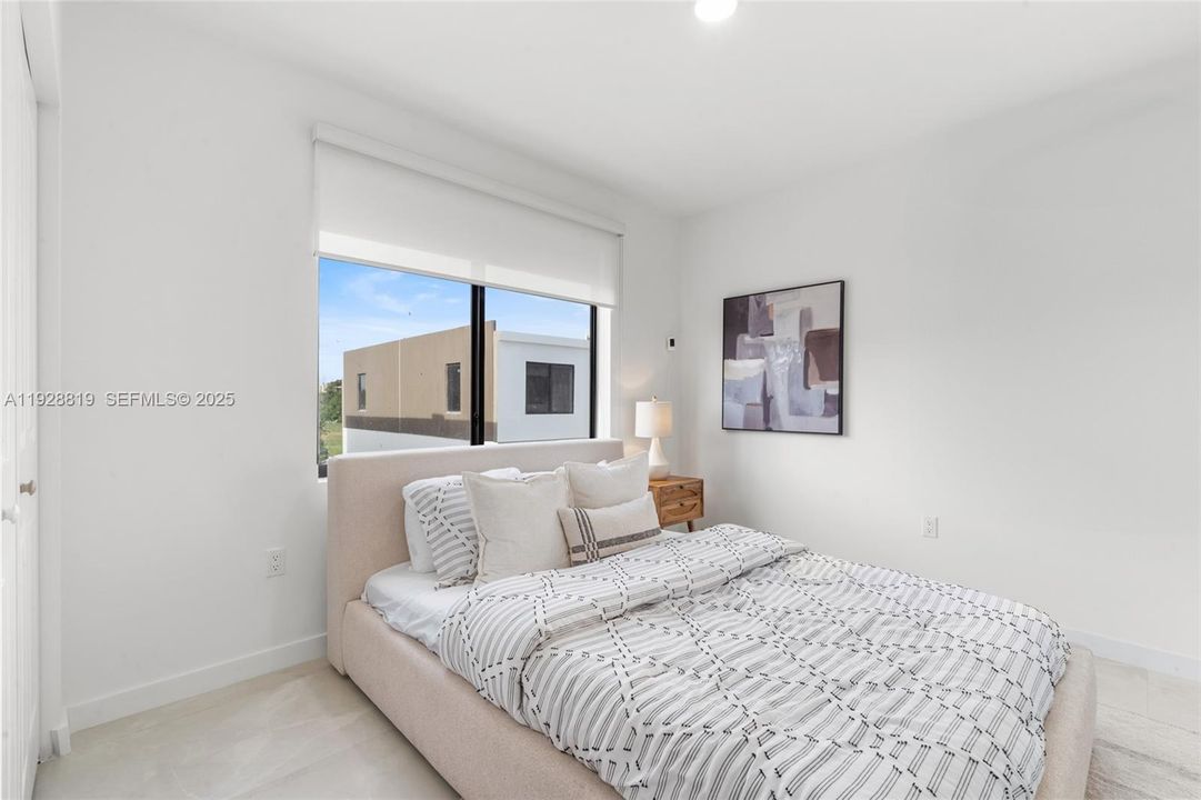 В аренду: $2,600 (3 спален, 2 ванн, 1300 Квадратных фут)