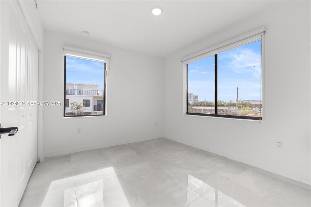 В аренду: $2,600 (3 спален, 2 ванн, 1300 Квадратных фут)