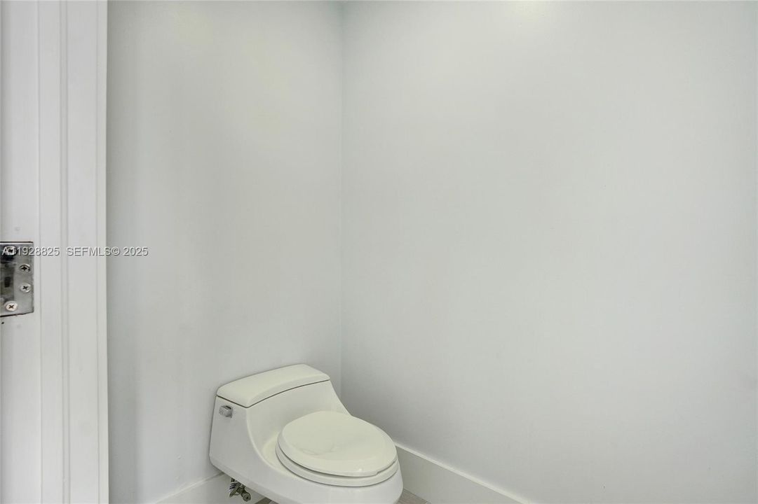 出租: $12,750 (3 贝兹, 3 浴室, 2293 平方英尺)