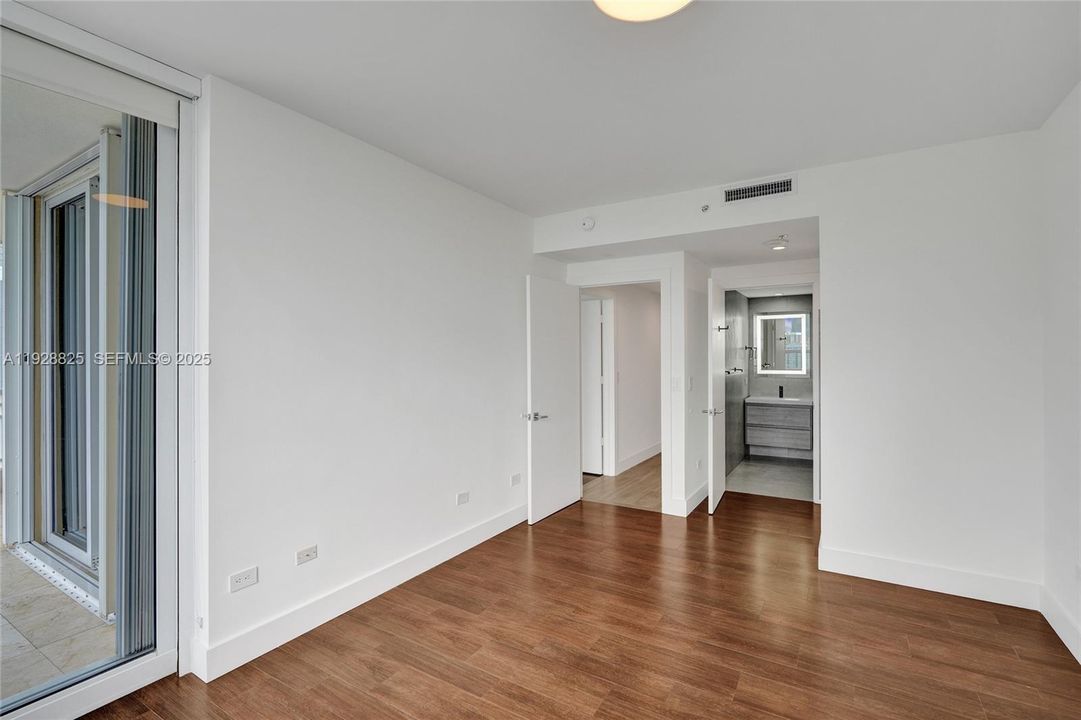 出租: $12,750 (3 贝兹, 3 浴室, 2293 平方英尺)