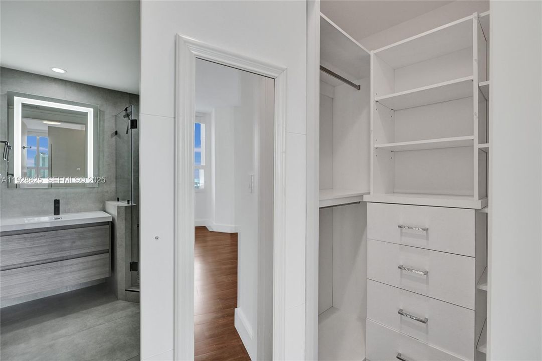 出租: $12,750 (3 贝兹, 3 浴室, 2293 平方英尺)