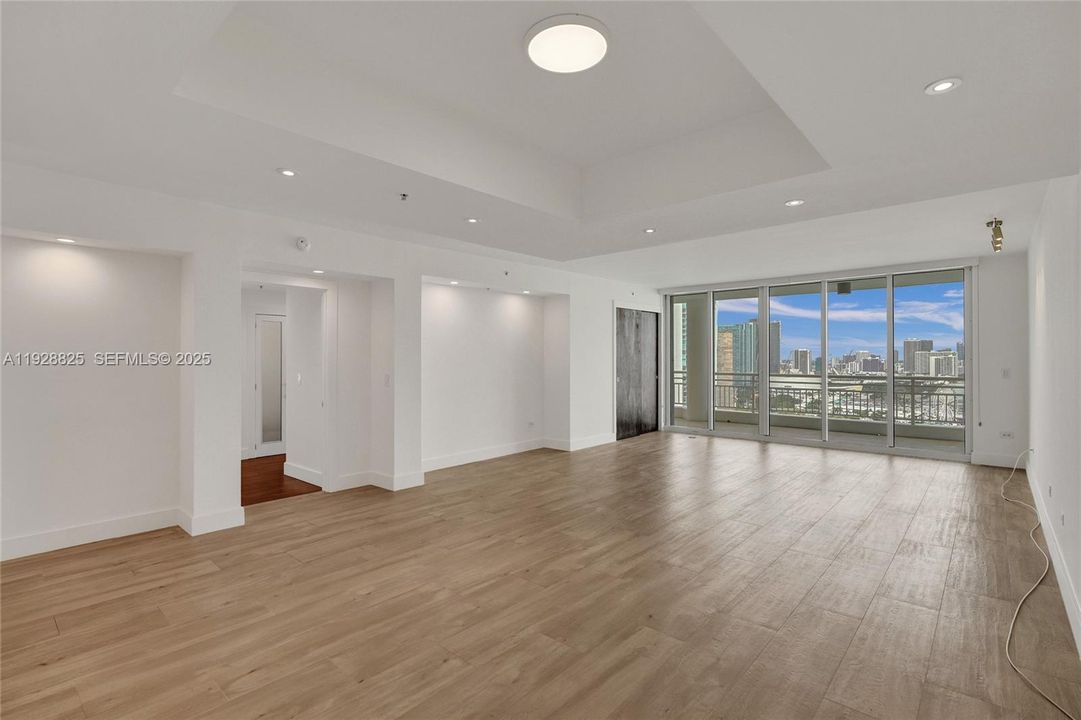 出租: $12,750 (3 贝兹, 3 浴室, 2293 平方英尺)