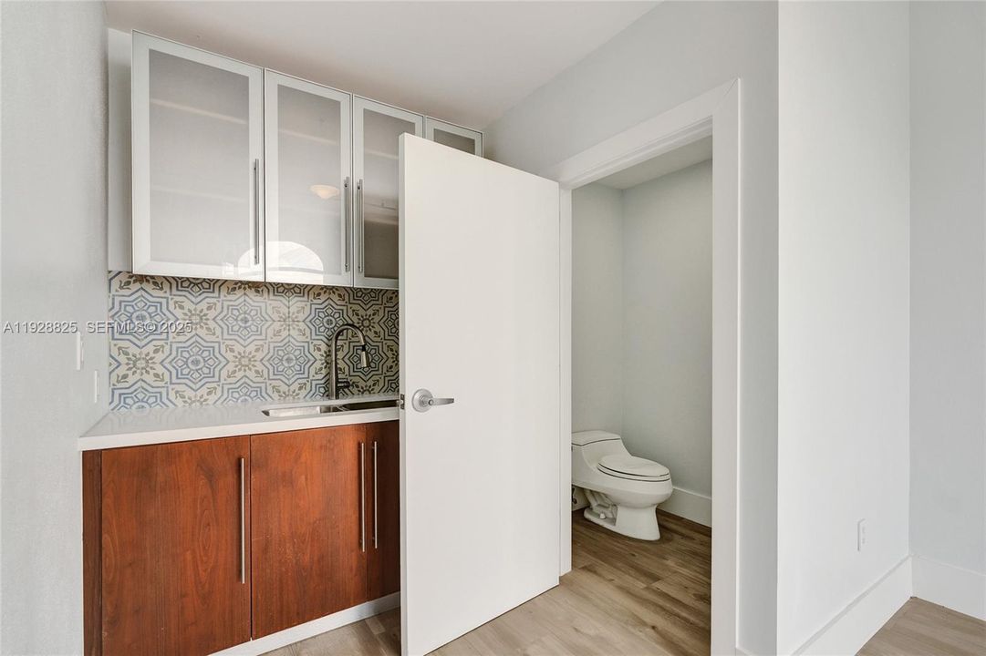 出租: $12,750 (3 贝兹, 3 浴室, 2293 平方英尺)