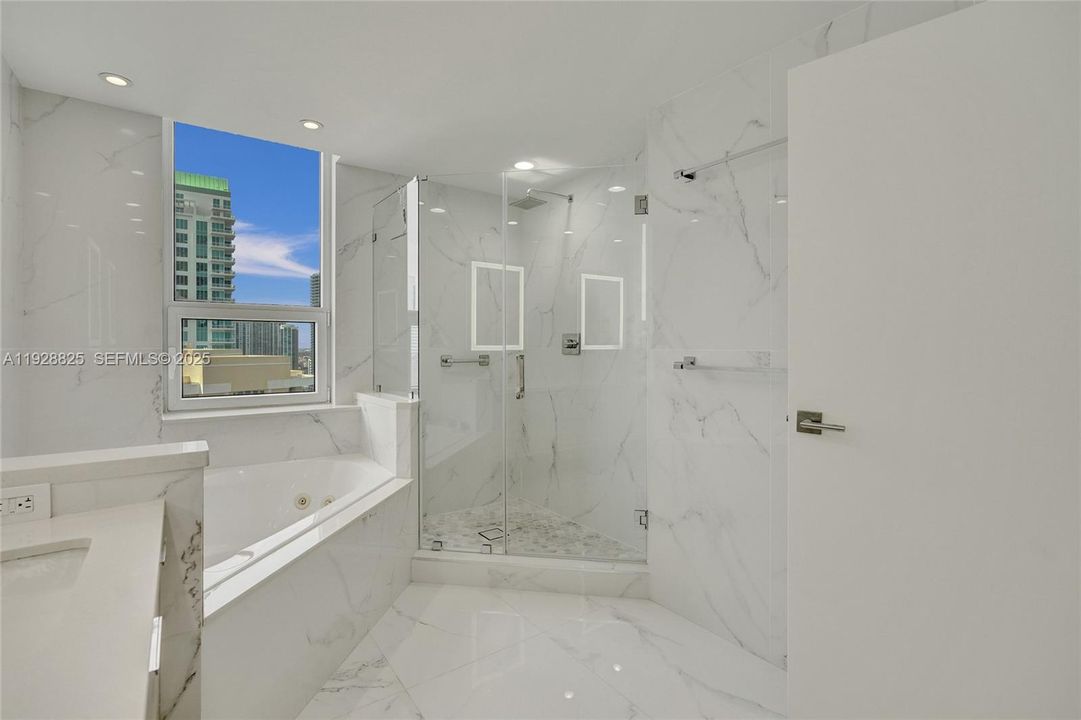 出租: $12,750 (3 贝兹, 3 浴室, 2293 平方英尺)