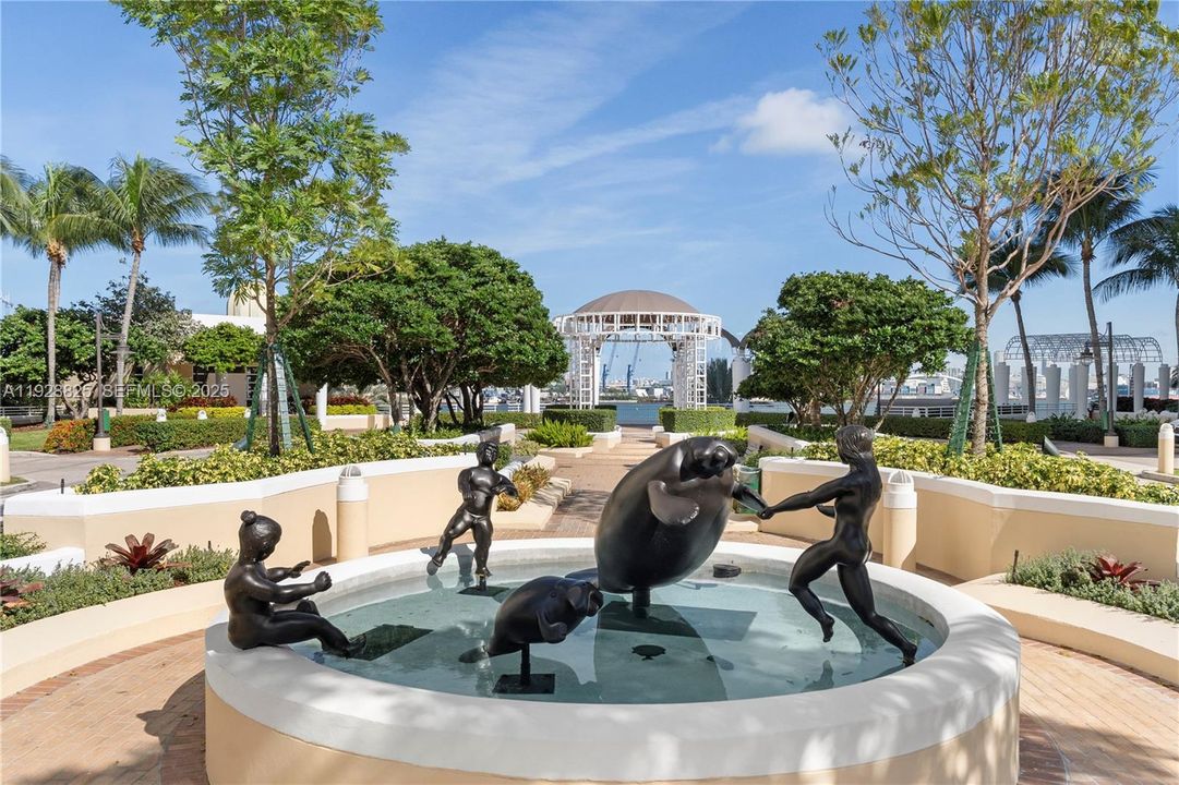 出租: $12,750 (3 贝兹, 3 浴室, 2293 平方英尺)