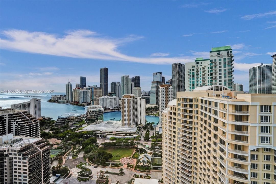 出租: $12,750 (3 贝兹, 3 浴室, 2293 平方英尺)