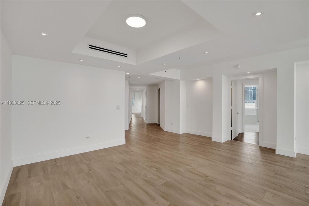 出租: $12,750 (3 贝兹, 3 浴室, 2293 平方英尺)