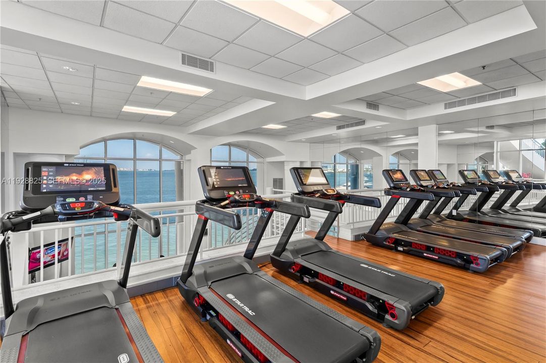 出租: $12,750 (3 贝兹, 3 浴室, 2293 平方英尺)