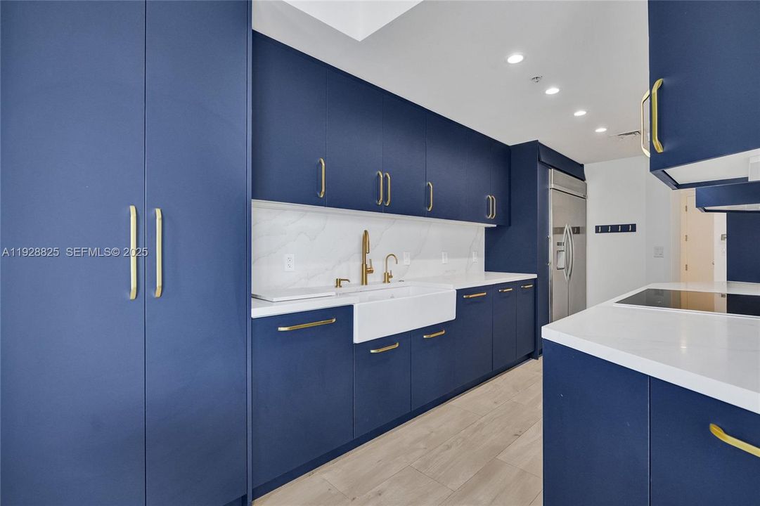 出租: $12,750 (3 贝兹, 3 浴室, 2293 平方英尺)