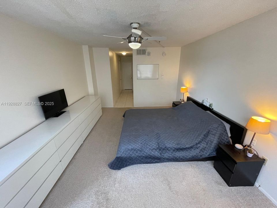 For Sale: $144,500 (1 beds, 1 baths, 1036 Square Feet)