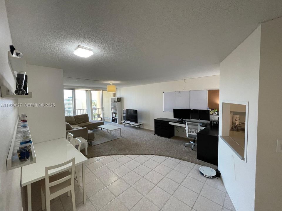 For Sale: $144,500 (1 beds, 1 baths, 1036 Square Feet)
