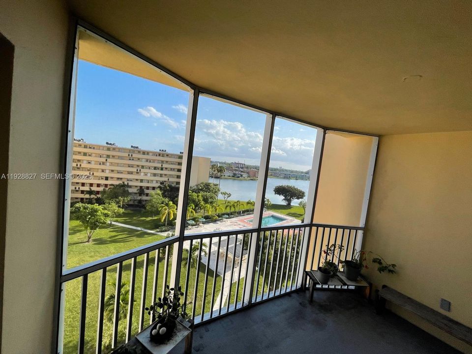 For Sale: $144,500 (1 beds, 1 baths, 1036 Square Feet)