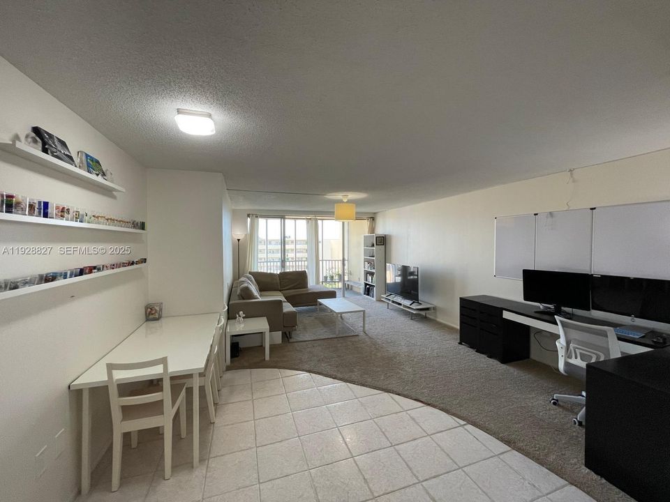 For Sale: $144,500 (1 beds, 1 baths, 1036 Square Feet)