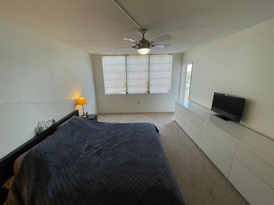For Sale: $144,500 (1 beds, 1 baths, 1036 Square Feet)