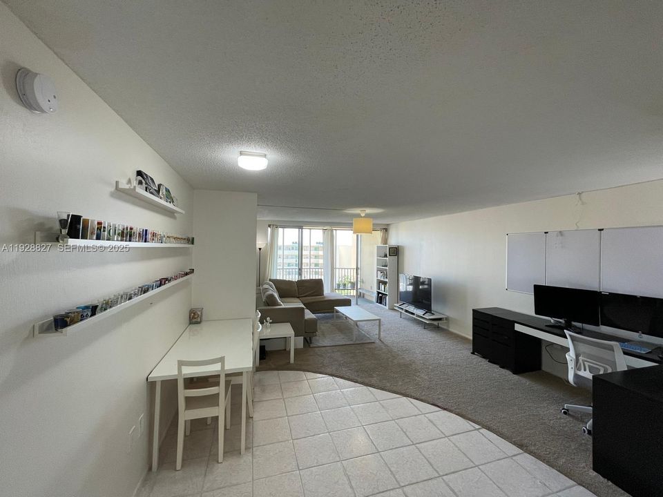For Sale: $144,500 (1 beds, 1 baths, 1036 Square Feet)
