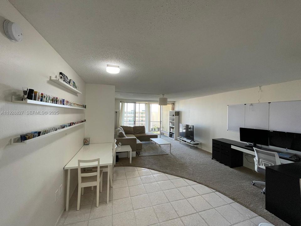 For Sale: $144,500 (1 beds, 1 baths, 1036 Square Feet)